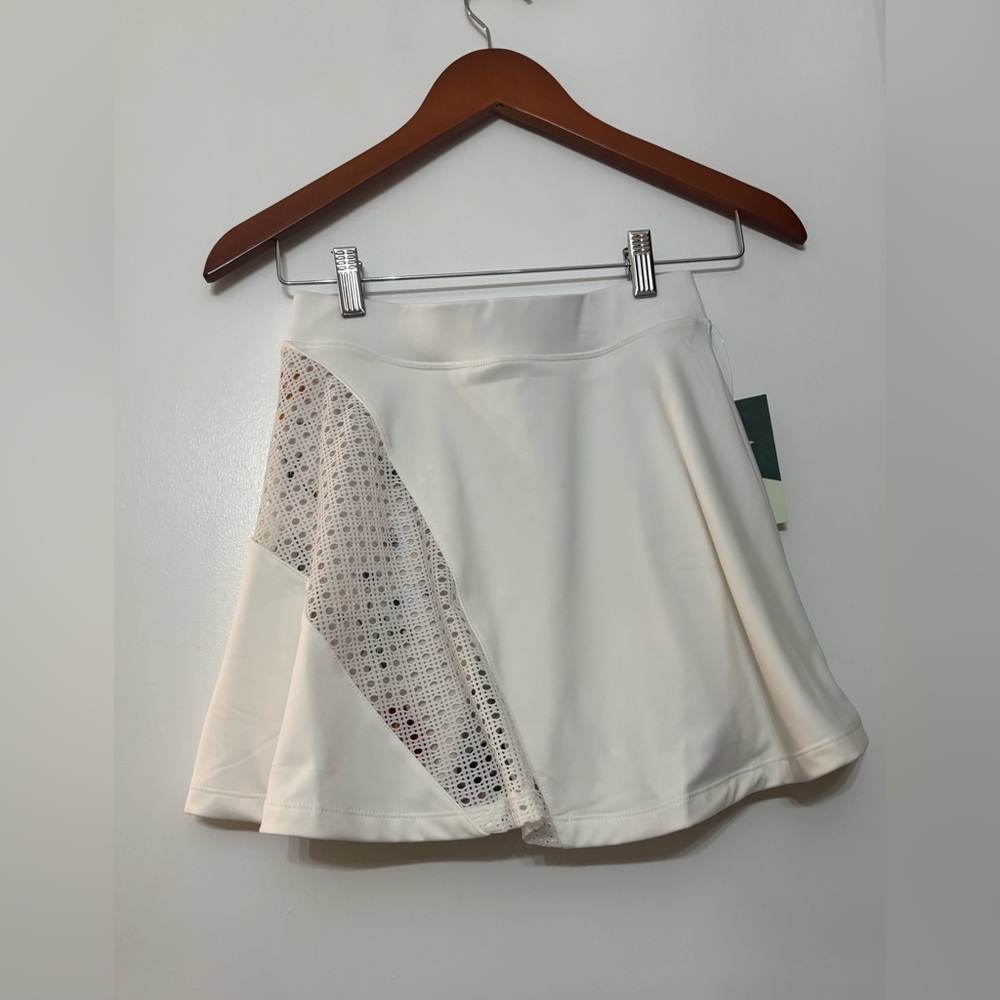 Tuckernuck TNUCK Sport White/Fresh Buds Perforated Skort Size XS Activewear